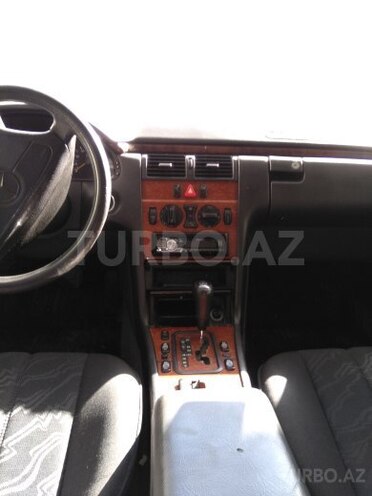 Mercedes E 240 1999, 299,000 km - 2.4 l - Gəncə