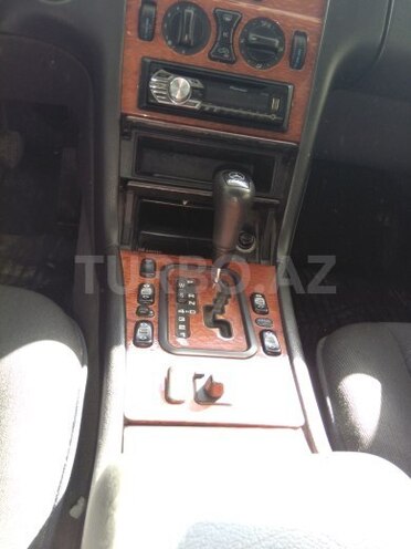 Mercedes E 240 1999, 299,000 km - 2.4 l - Gəncə