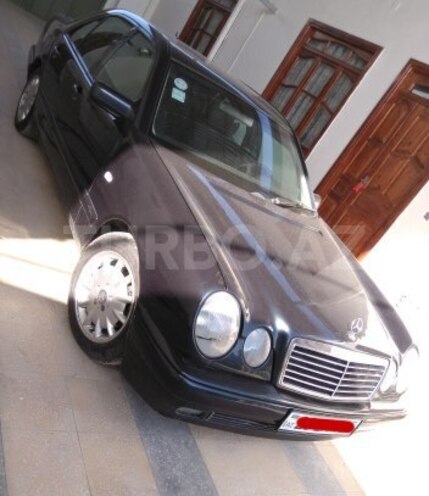 Mercedes E 240 1999, 299,000 km - 2.4 l - Gəncə