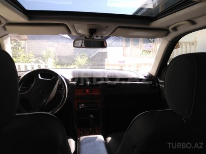 Mercedes E 240 1999, 299,000 km - 2.4 l - Gəncə