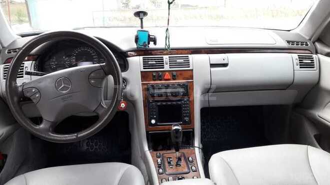 Mercedes E 320 2001, 271,000 km - 3.2 l - Bakı