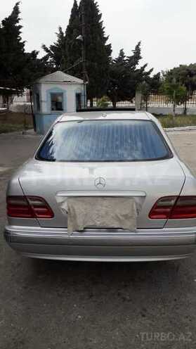 Mercedes E 320 2001, 271,000 km - 3.2 l - Bakı
