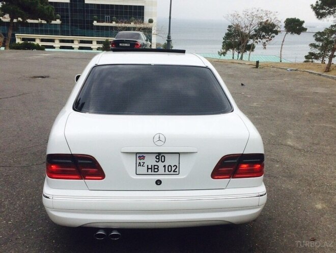 Mercedes E 320 2001, 297,000 km - 3.2 l - Bakı