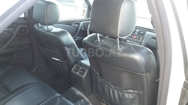 Mercedes E 320 2001, 297,000 km - 3.2 l - Bakı