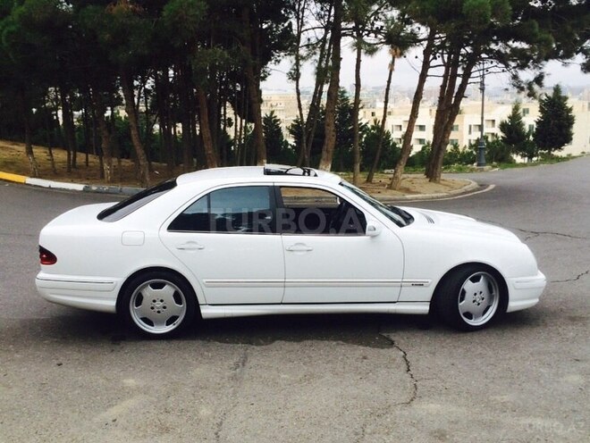 Mercedes E 320 2001, 297,000 km - 3.2 l - Bakı