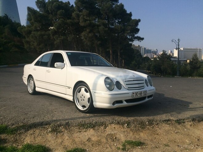 Mercedes E 320 2001, 297,000 km - 3.2 l - Bakı