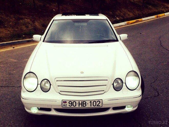 Mercedes E 320 2001, 297,000 km - 3.2 l - Bakı
