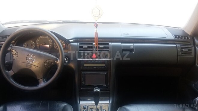 Mercedes E 320 2001, 297,000 km - 3.2 l - Bakı