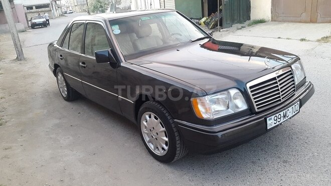 Mercedes E 220 1993, 317,000 km - 2.2 л - Sumqayıt
