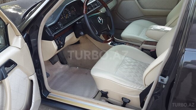 Mercedes E 220 1993, 317,000 km - 2.2 л - Sumqayıt