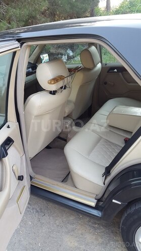 Mercedes E 220 1993, 317,000 km - 2.2 л - Sumqayıt