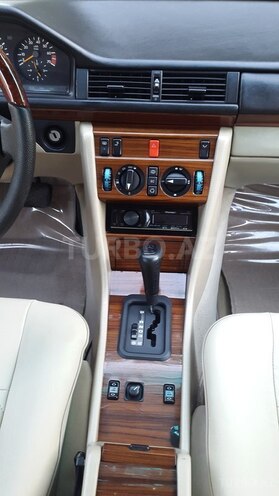 Mercedes E 220 1993, 317,000 km - 2.2 л - Sumqayıt