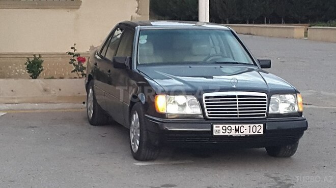 Mercedes E 220 1993, 317,000 km - 2.2 л - Sumqayıt