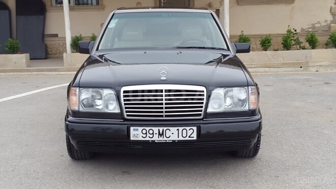 Mercedes E 220 1993, 317,000 km - 2.2 л - Sumqayıt