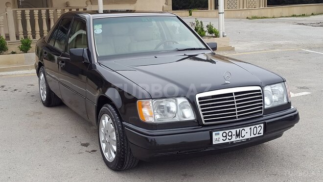 Mercedes E 220 1993, 317,000 km - 2.2 л - Sumqayıt