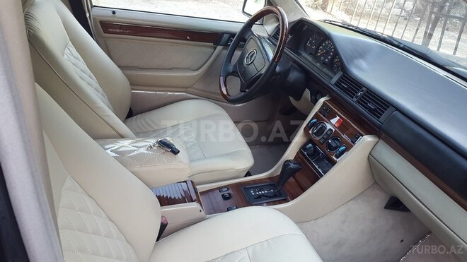 Mercedes E 220 1993, 317,000 km - 2.2 л - Sumqayıt