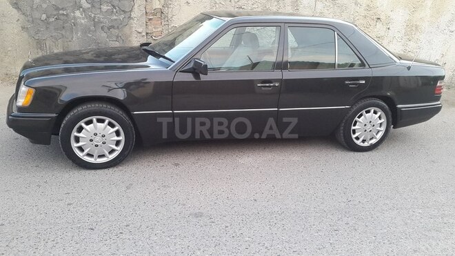 Mercedes E 220 1993, 317,000 km - 2.2 л - Sumqayıt