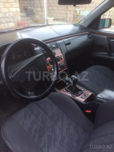 Mercedes E 220 1998, 270,000 km - 2.2 l - Sumqayıt