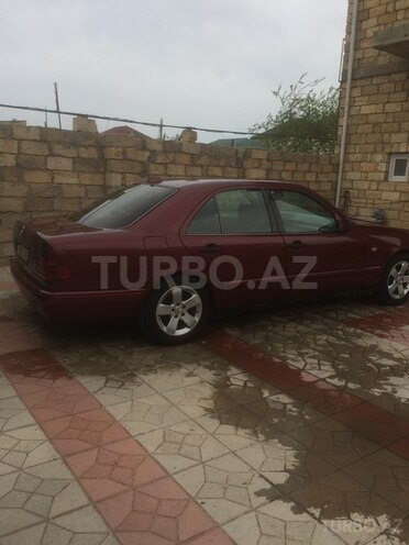 Mercedes E 220 1998, 270,000 km - 2.2 l - Sumqayıt