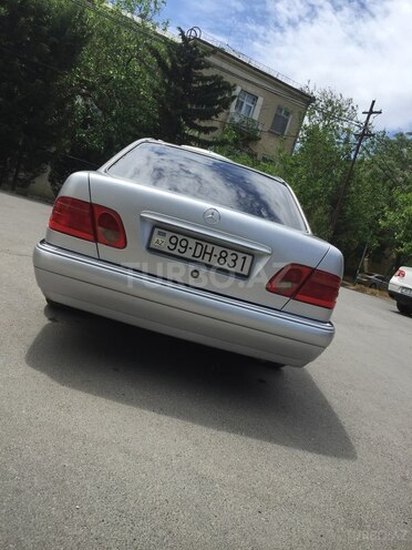 Mercedes E 220 1998, 254,000 km - 2.2 l - Bakı