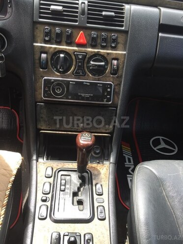 Mercedes E 220 1998, 254,000 km - 2.2 l - Bakı