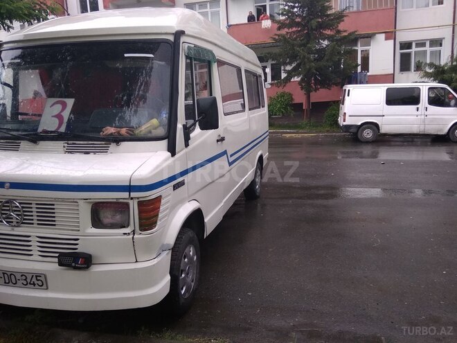 Mercedes 208 D 1983, 222,000 km - 2.3 l - Qəbələ