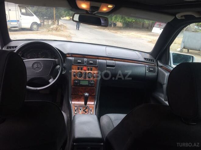 Mercedes E 240 1998, 317,000 km - 2.4 l - Bakı