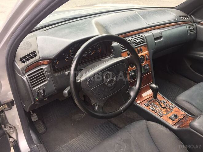Mercedes E 240 1998, 317,000 km - 2.4 l - Bakı