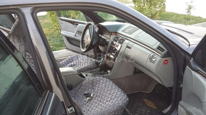 Mercedes E 230 1997, 340,000 km - 2.3 l - Ucar