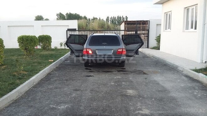 Mercedes E 230 1997, 340,000 km - 2.3 l - Ucar