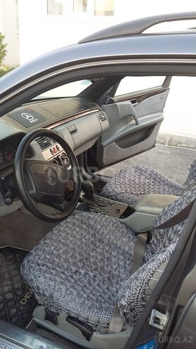 Mercedes E 230 1997, 340,000 km - 2.3 l - Ucar