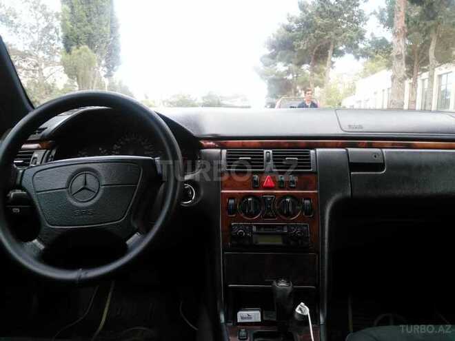 Mercedes E 240 1998, 290,000 km - 2.4 l - Bakı