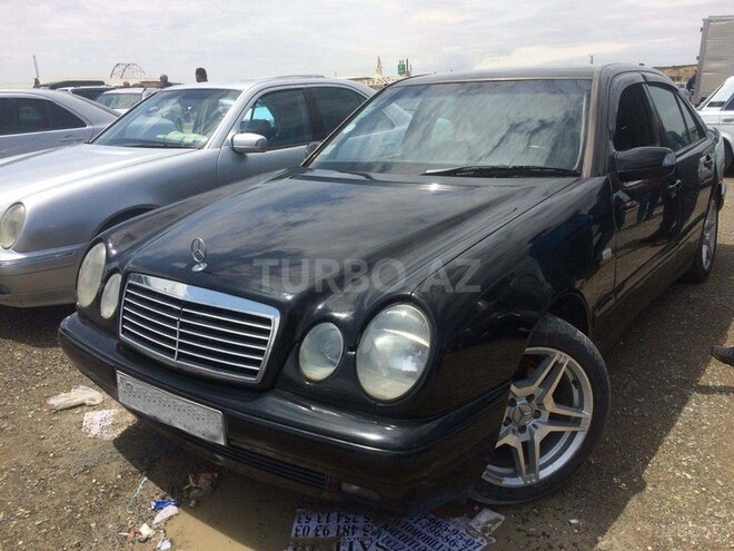 Mercedes E 220 2000, 285,000 km - 2.2 l - Sumqayıt