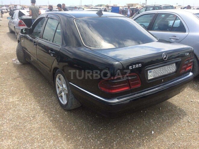 Mercedes E 220 2000, 285,000 km - 2.2 l - Sumqayıt