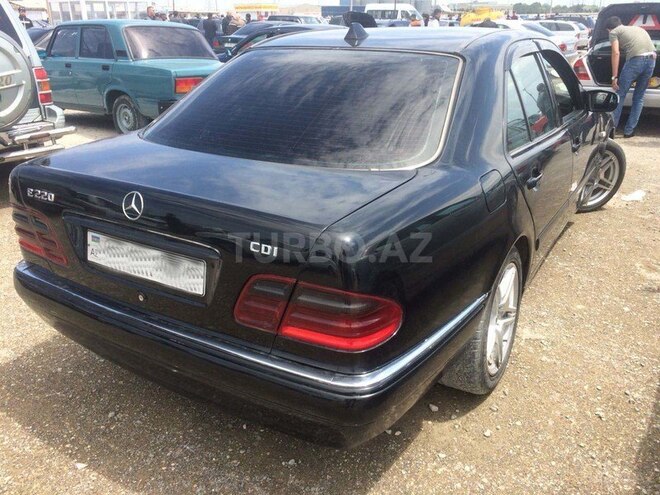 Mercedes E 220 2000, 285,000 km - 2.2 l - Sumqayıt
