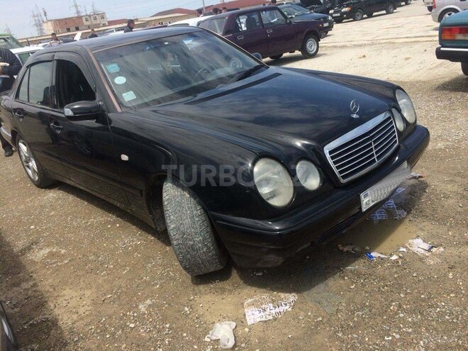 Mercedes E 220 2000, 285,000 km - 2.2 l - Sumqayıt