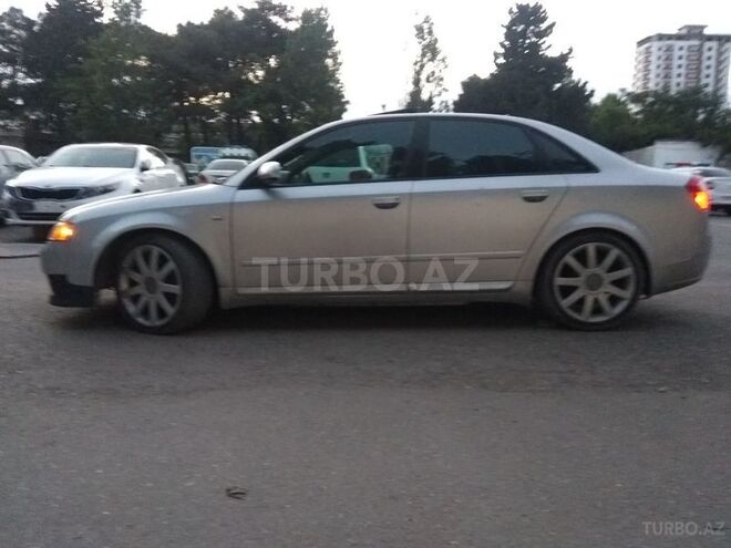 Audi A4 2004, 284,000 km - 1.8 l - Bakı