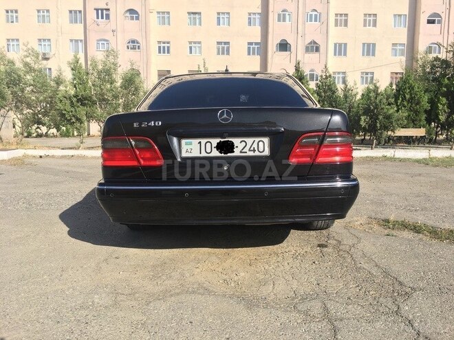 Mercedes E 240 2002, 217,000 km - 2.6 l - Sumqayıt