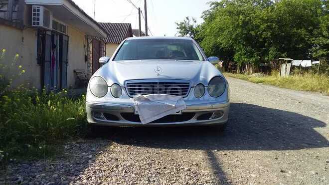 Mercedes E 220 2003, 268,000 km - 2.2 l - Ağstafa