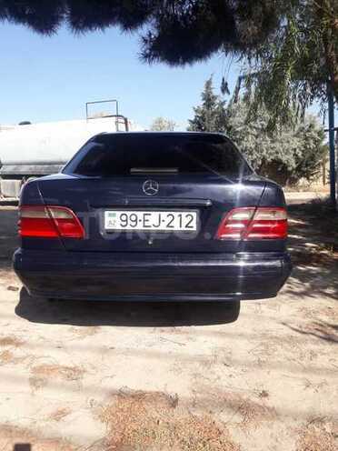 Mercedes E 220 2000, 250,000 km - 2.2 л - Bakı
