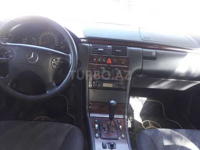 Mercedes E 220 2000, 250,000 km - 2.2 л - Bakı
