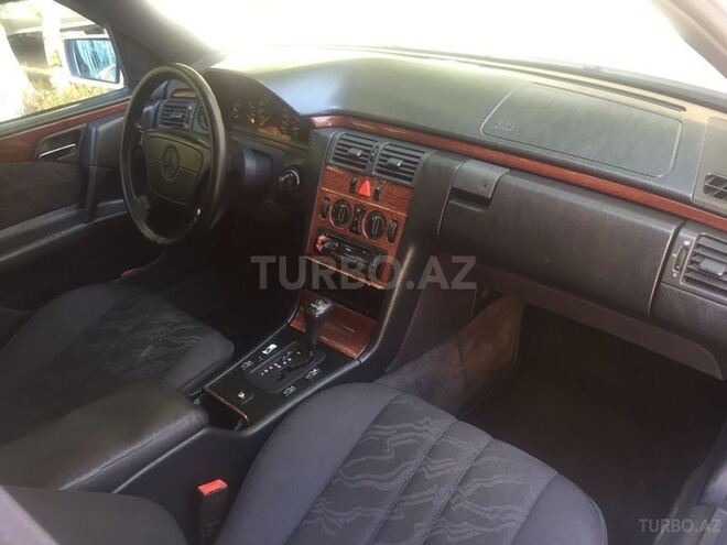 Mercedes E 200 1997, 275,000 km - 2.0 л - Bakı