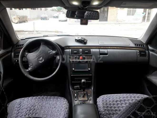 Mercedes E 220 2000, 294,000 km - 2.2 l - Bakı
