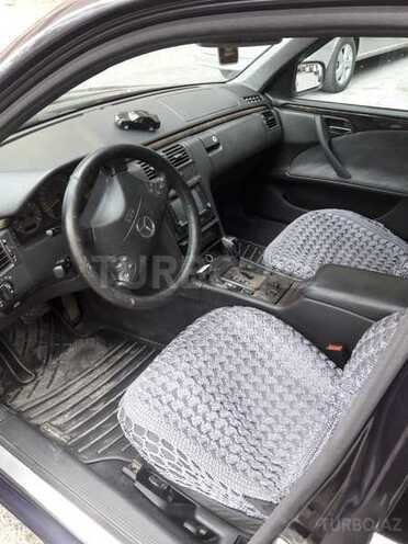 Mercedes E 220 2000, 294,000 km - 2.2 l - Bakı