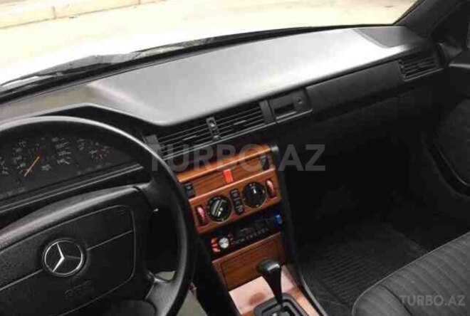 Mercedes E 200 1992, 280,000 km - 2.0 l - Bakı