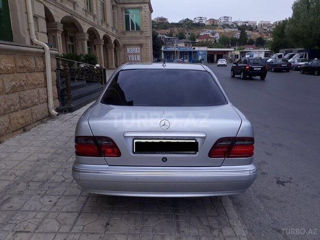 Mercedes E 220 2001, 310,000 km - 2.2 л - Bakı