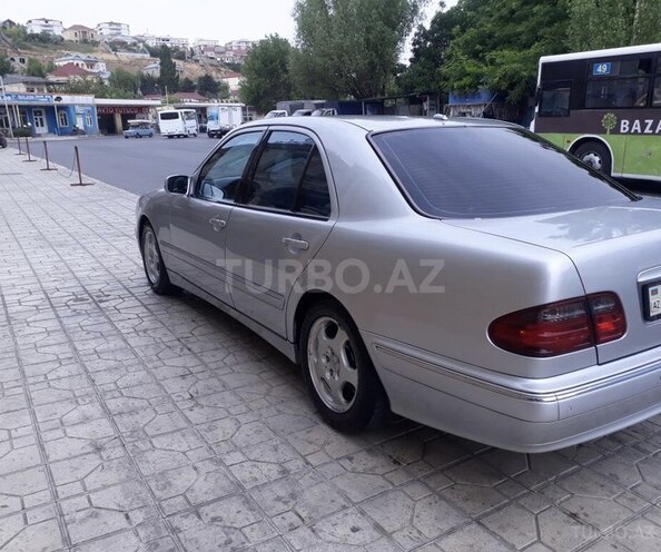 Mercedes E 220 2001, 310,000 km - 2.2 л - Bakı