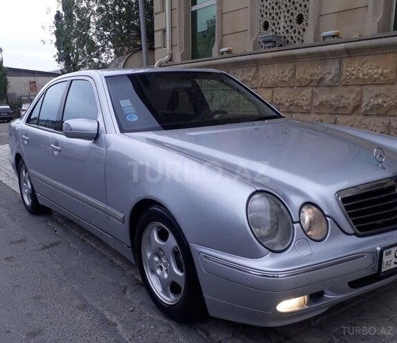 Mercedes E 220 2001, 310,000 km - 2.2 л - Bakı