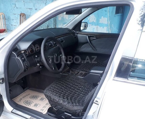 Mercedes E 220 2001, 310,000 km - 2.2 л - Bakı