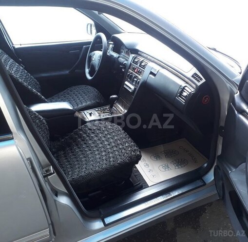 Mercedes E 220 2001, 310,000 km - 2.2 л - Bakı